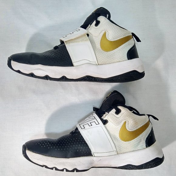 Nike Team Hustle D8 Basketball Shoes Sneakers White 881941-009 Boys Youth Size 7 - Picture 7 of 11